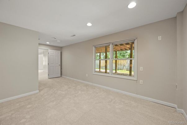 Empty room, Interior, Recessed Lighting
