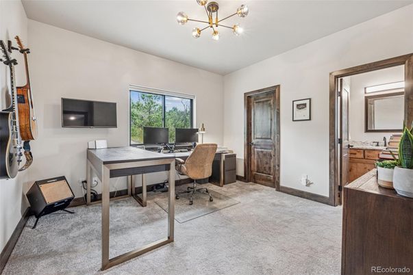 Home Office, Interior