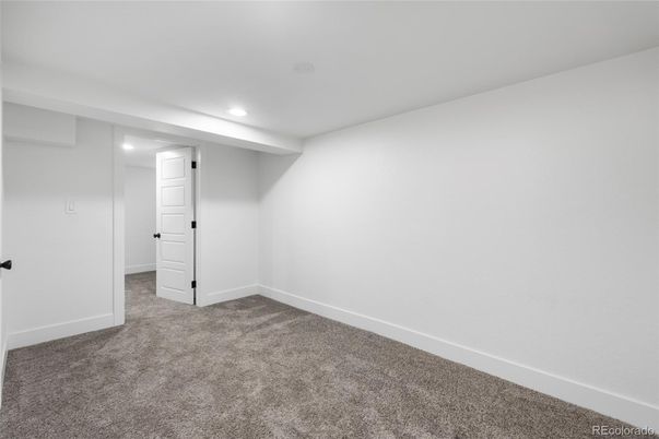 Empty room, Interior, Recessed Lighting