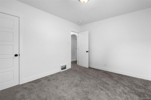 Empty room, Interior