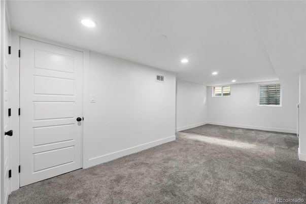 Empty room, Interior, Recessed Lighting