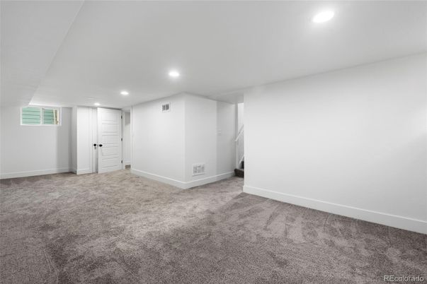 Empty room, Interior, Recessed Lighting