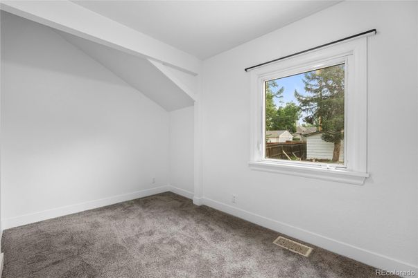 Empty room, Interior