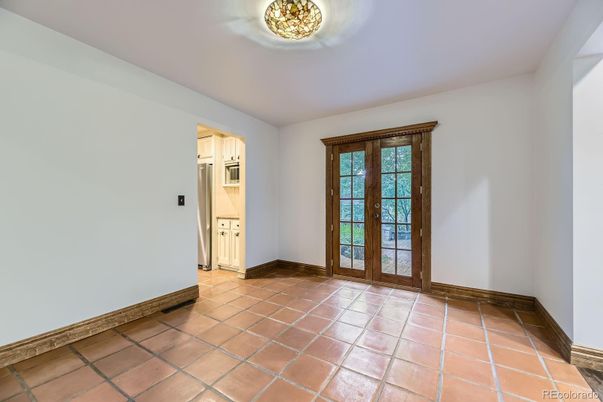 Empty room, Interior