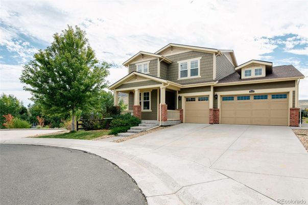 Attached, Exterior, Facade, American Craftsman