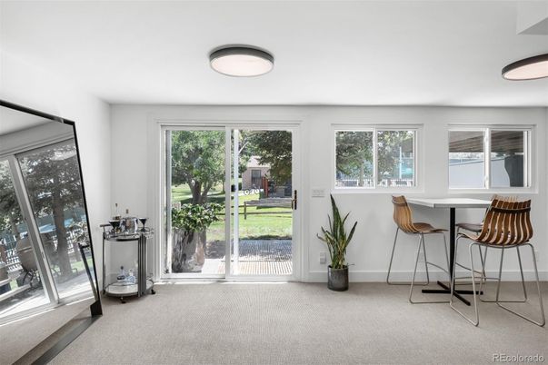 Home Office, Interior