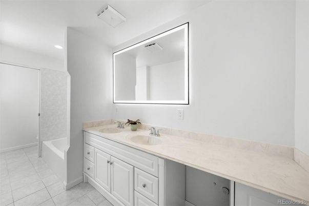 Bathroom, Interior, Recessed Lighting
