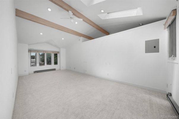 Empty room, Interior, Recessed Lighting, Wooden Beams