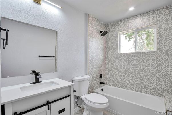 Bathroom, Interior, Recessed Lighting