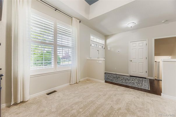 Empty room, Interior