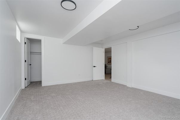 Empty room, Interior
