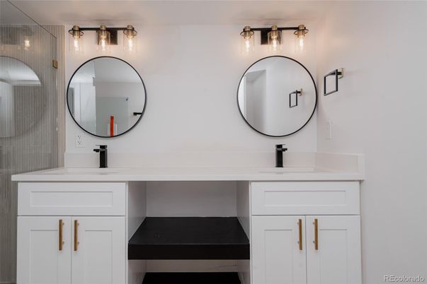 Bathroom, Dual Sink Vanities, Interior