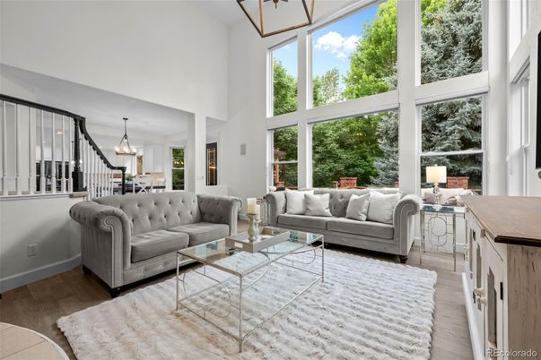 Chandelier, Dining room, Interior, Living room, Pendant Lights, Wood Texture Flooring
