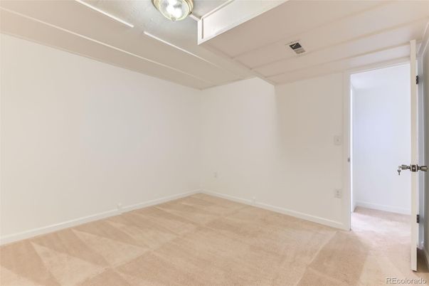 Empty room, Interior