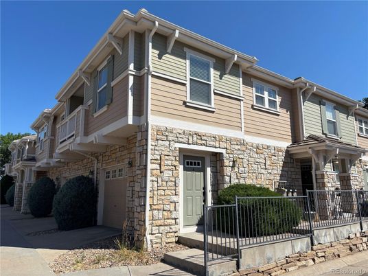 Attached, Exterior, Facade, Rowhouse