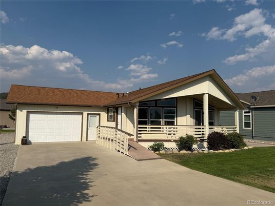 Attached, Exterior, Facade, Ranch