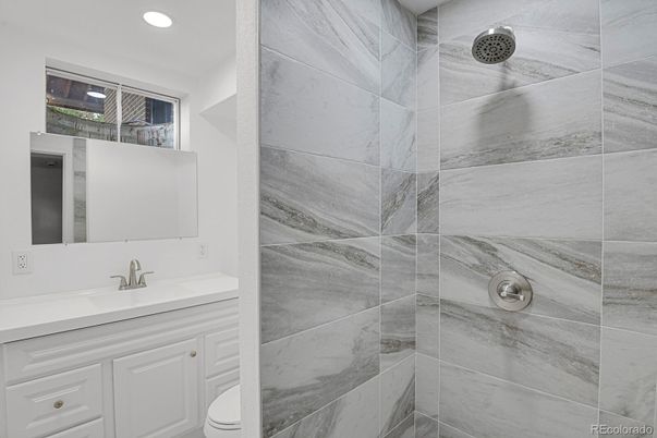 Bathroom, Interior, Recessed Lighting