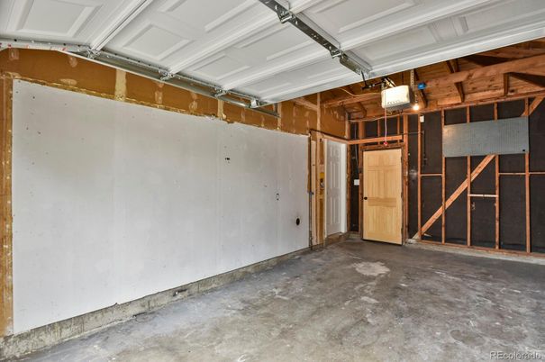 Garage, Interior, Wooden Beams
