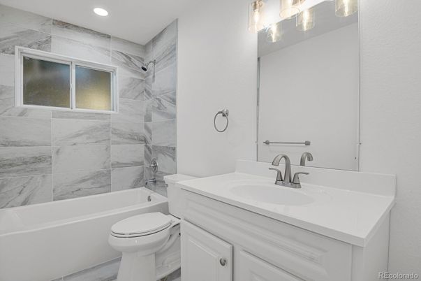 Bathroom, Interior, Marble Walls, Recessed Lighting