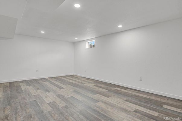 Empty room, Interior, Recessed Lighting, Wood Texture Flooring