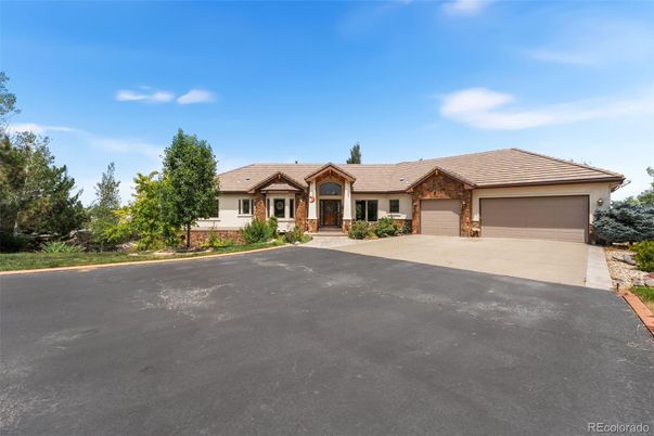 Attached, Exterior, Facade, Ranch