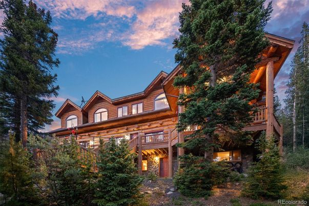 Exterior, Facade, Log Home