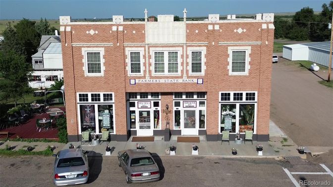 Exterior, Facade, Brick Facade, Rowhouse
