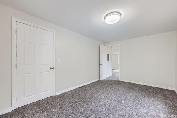 Empty room, Interior