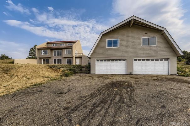 Attached, Exterior, Facade, American Craftsman