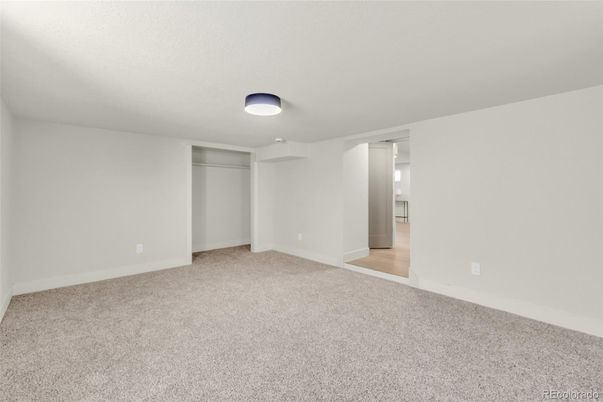 Empty room, Interior