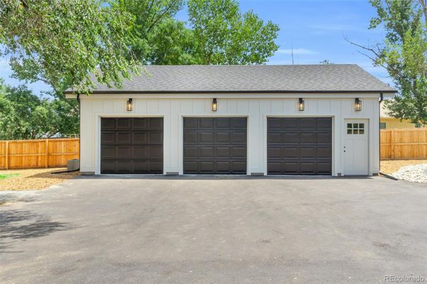 Detached Garage, Exterior