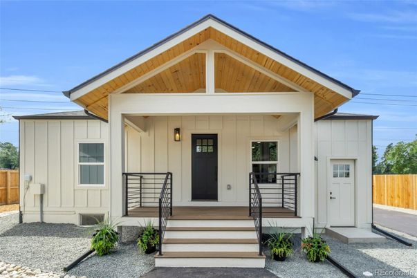 Exterior, Facade, None