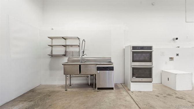 Interior, Stainless Steel Appliances