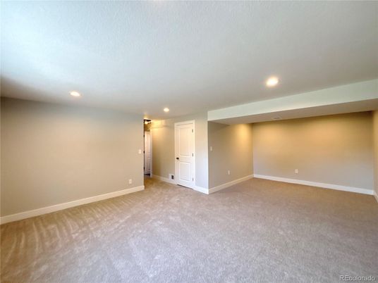 Empty room, Interior, Recessed Lighting