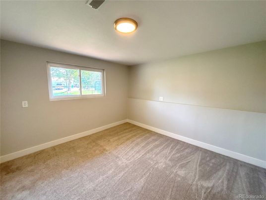 Empty room, Interior