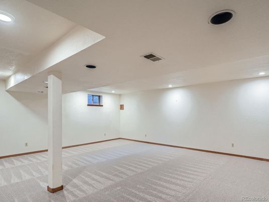 Empty room, Interior, Recessed Lighting