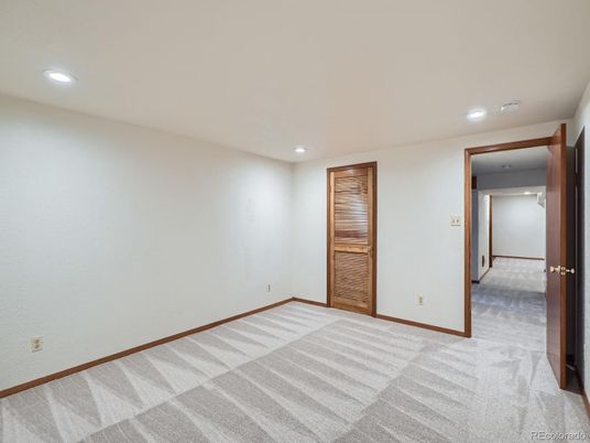 Empty room, Interior, Recessed Lighting