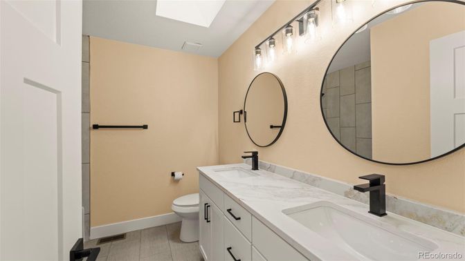 Bathroom, Dual Sink Vanities, Interior