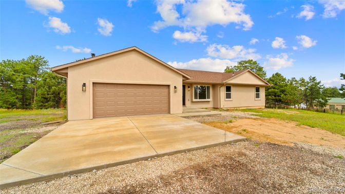 Attached, Exterior, Facade, Ranch