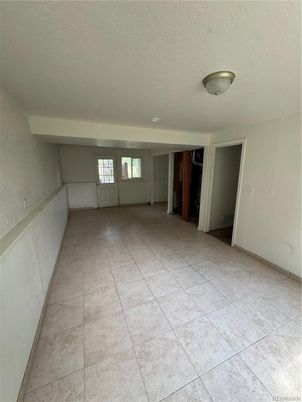 Empty room, Interior
