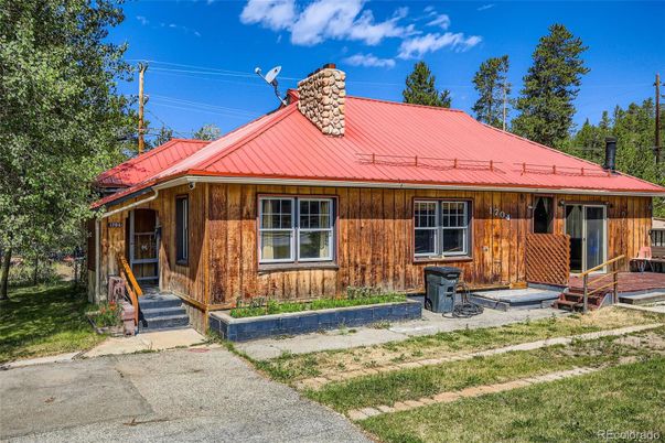 Backyard, Exterior, Facade, Brick Facade, Log Home