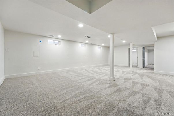 Empty room, Interior, Recessed Lighting