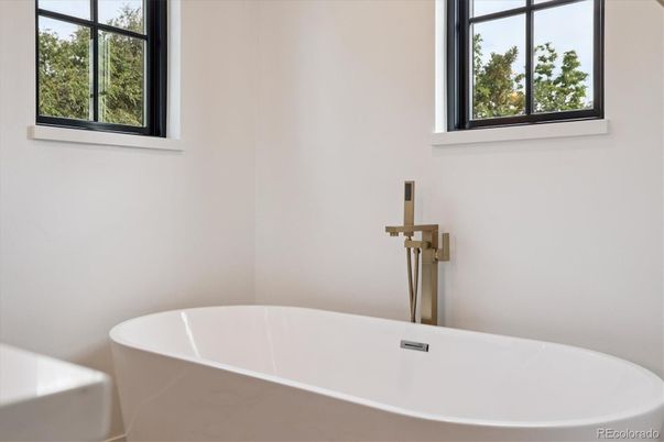 Bathroom, Free Standing Baths, Interior