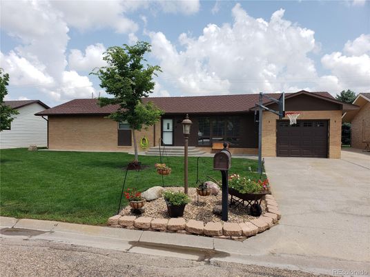 Attached, Exterior, Facade, Ranch