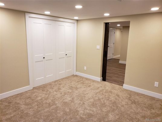 Empty room, Interior, Recessed Lighting, Wood Texture Flooring