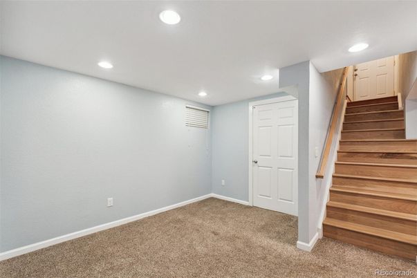 Empty room, Interior, Recessed Lighting