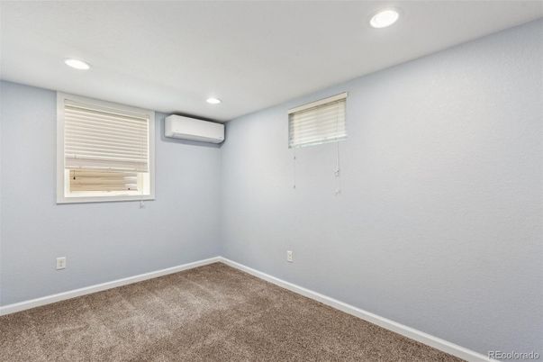 Empty room, Interior, Recessed Lighting