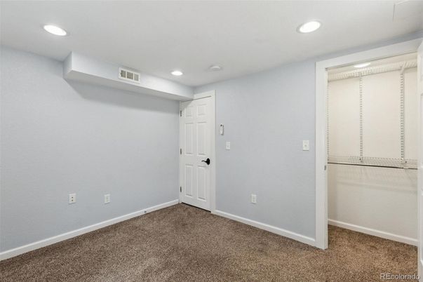 Empty room, Interior, Recessed Lighting