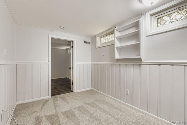 Empty room, Interior