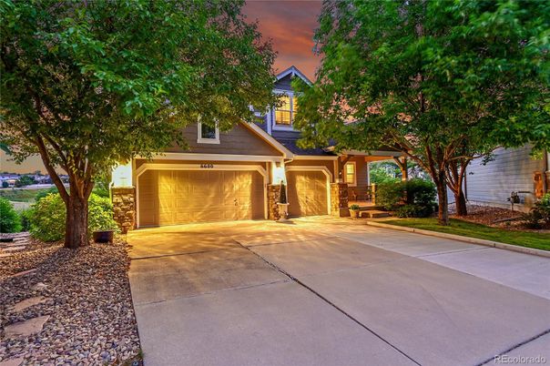Attached, Exterior, Facade, American Craftsman